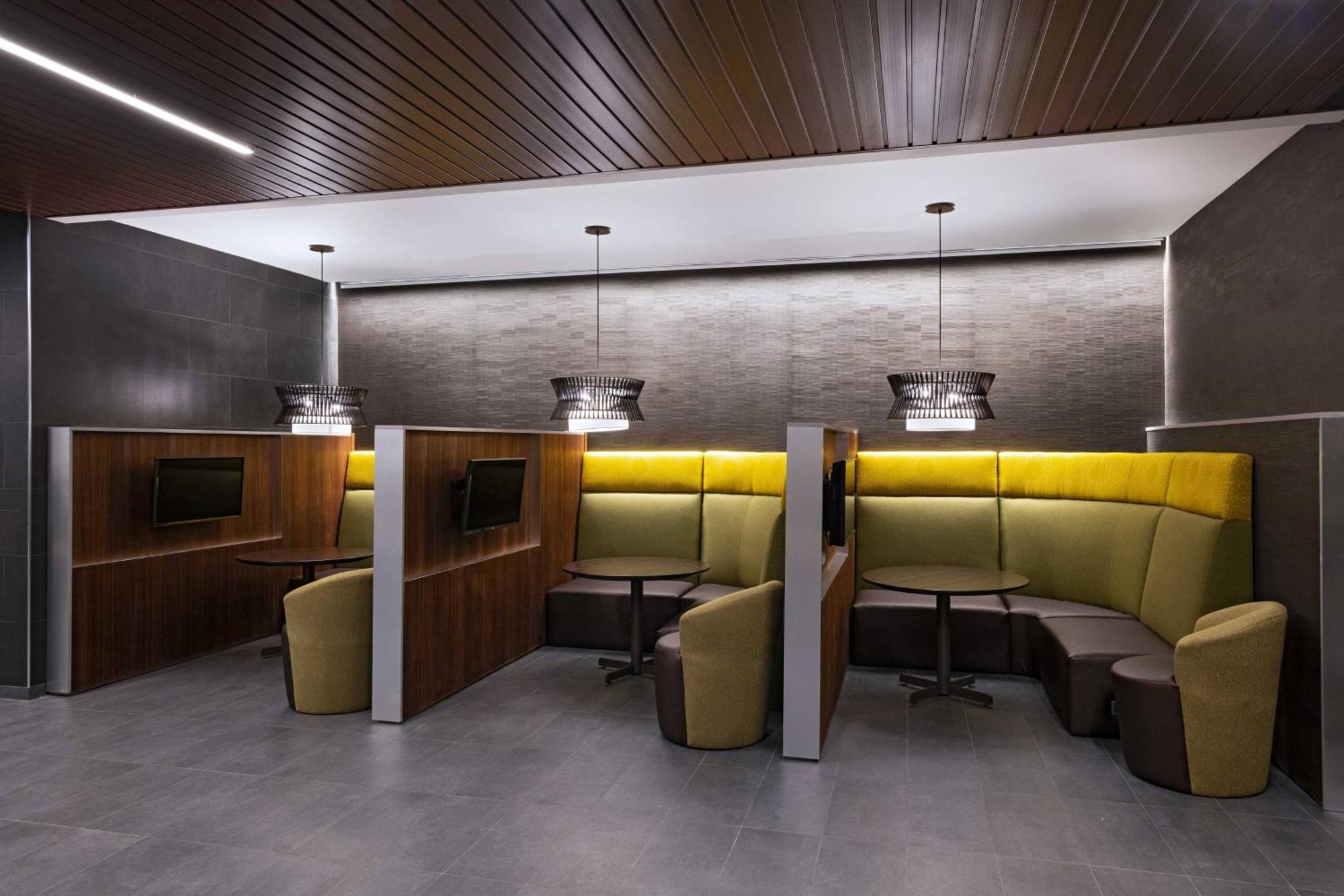 Courtyard Dallas 3*